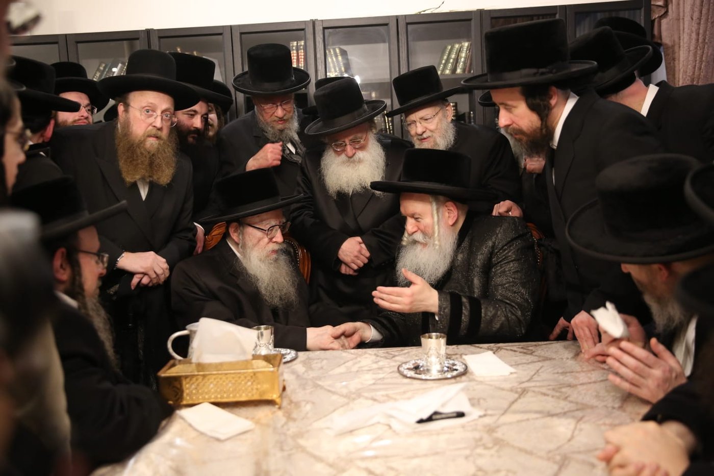 האדמו"ר מפשעווארסק בביקור אצל האדמו"ר מבאבוב 