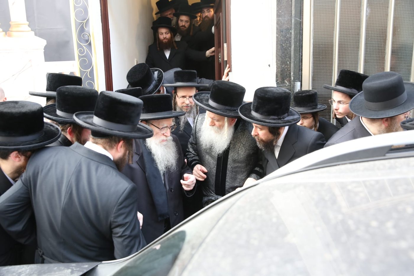 האדמו"ר מפשעווארסק בביקור אצל האדמו"ר מבאבוב 