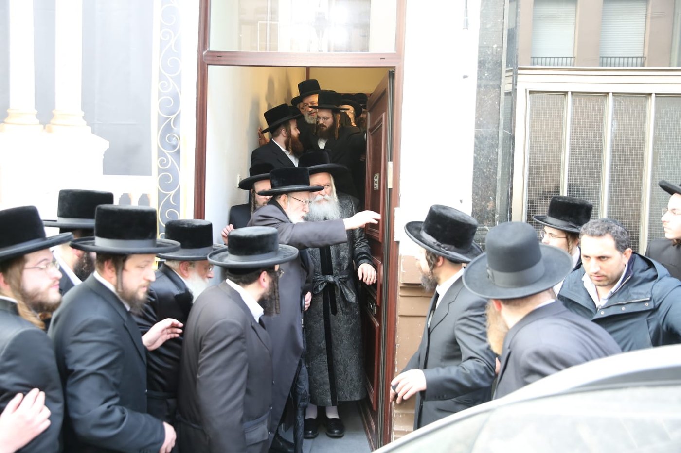 האדמו"ר מפשעווארסק בביקור אצל האדמו"ר מבאבוב 