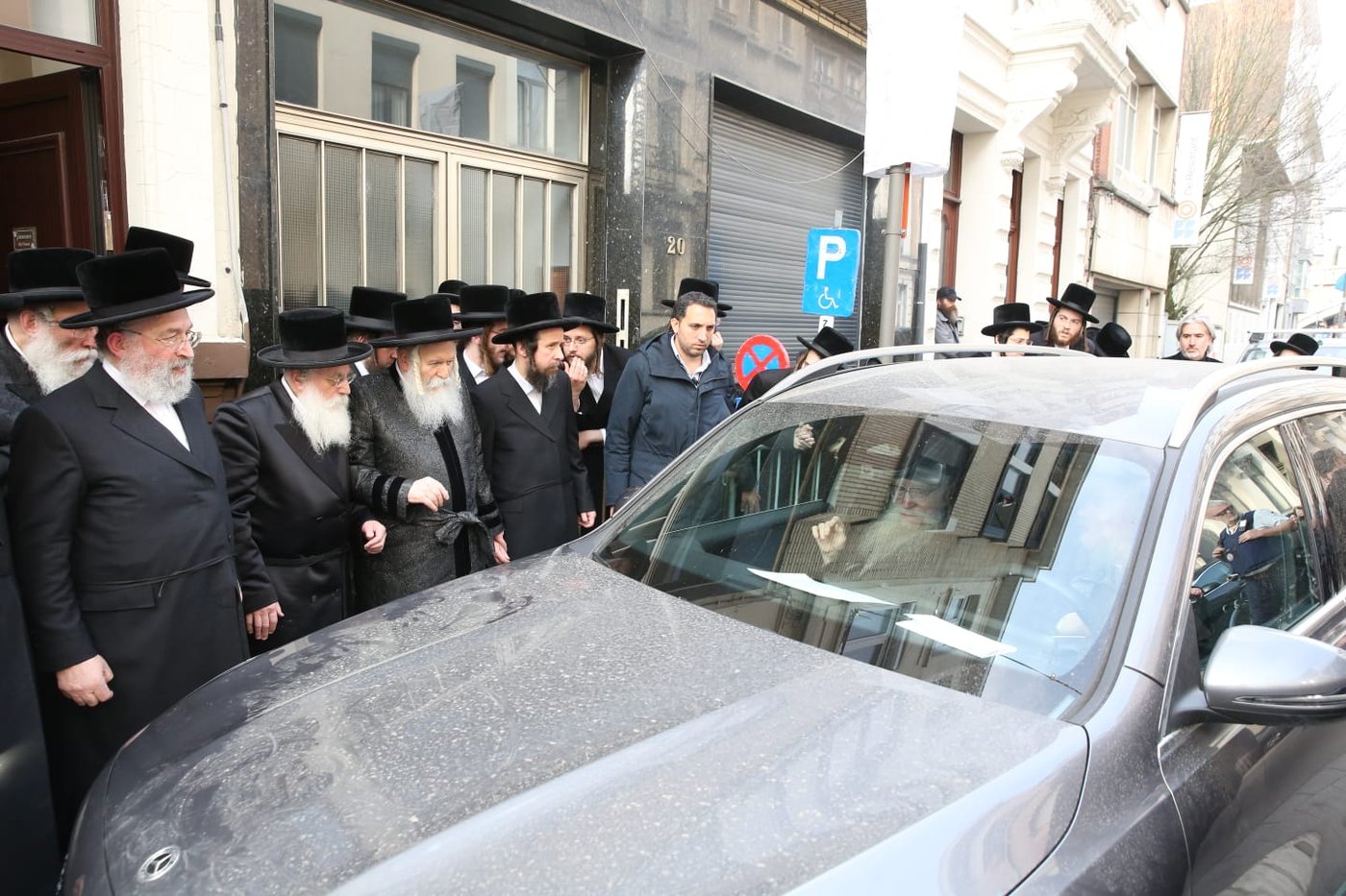 האדמו"ר מפשעווארסק בביקור אצל האדמו"ר מבאבוב 