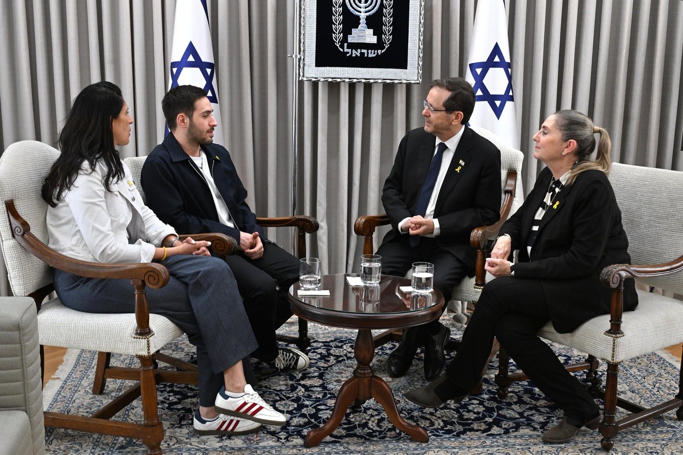 הנשיא עם משפחת שם טוב