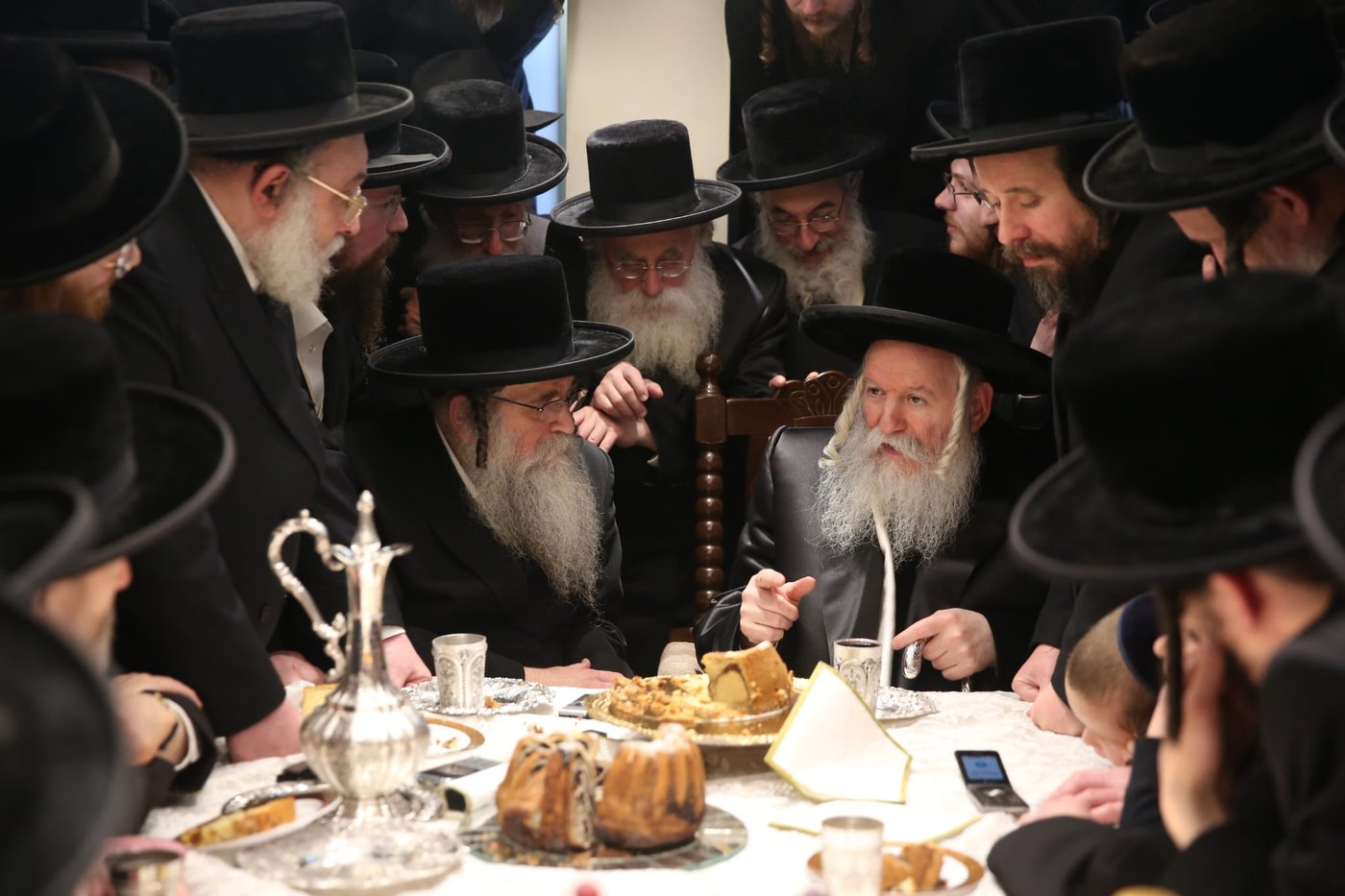 האדמו"ר מבאבוב בביקור אצל הגה"צ רבי אהרן שיף גאב"ד אנטווערפן
