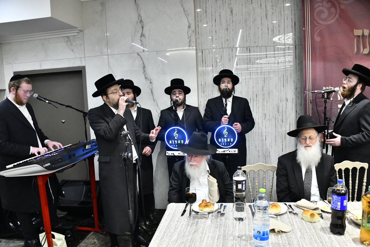 הכנסת ס"ת לביתו של הגר"ח קנייבסקי זצ"ל