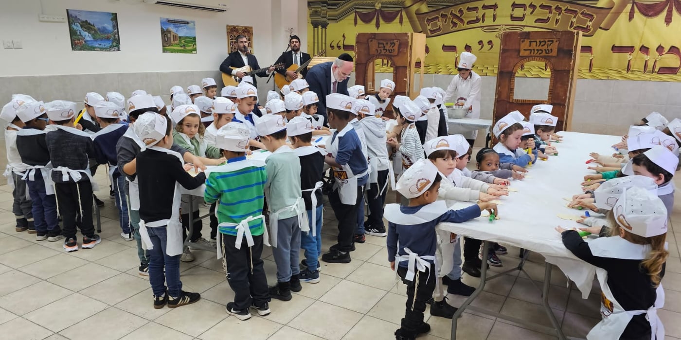 אפיית מצות בתלמוד תורה "נר שמואל" בחדרה