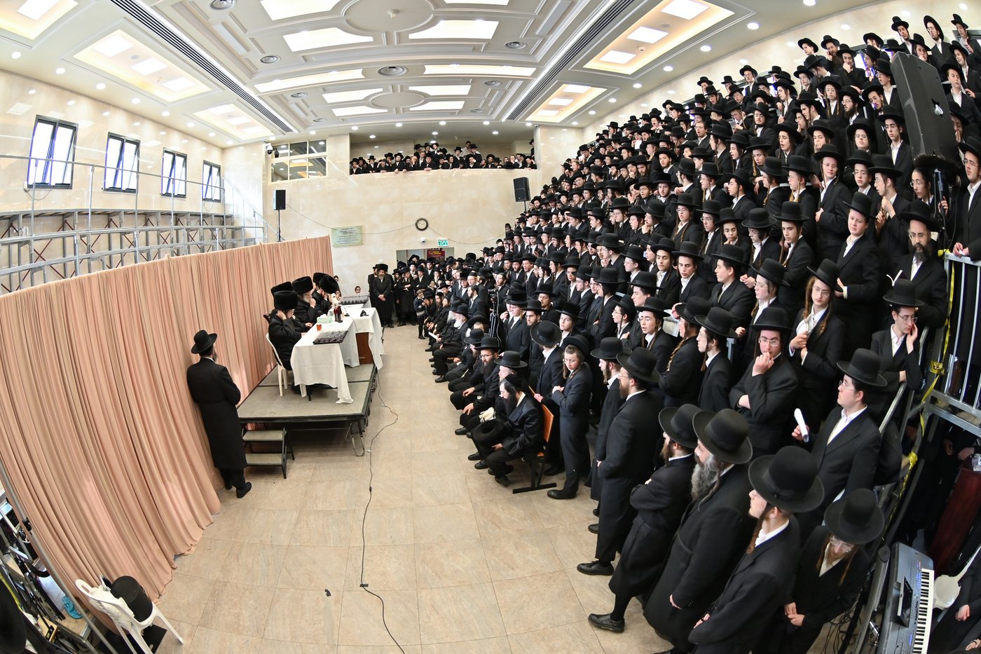 מעמד הקבלת פנים בנישואי נכדת הגר"ש אלתר