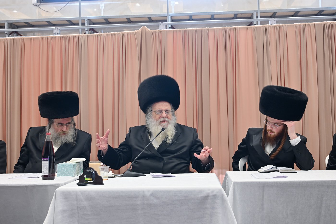 מעמד הקבלת פנים בנישואי נכדת הגר"ש אלתר