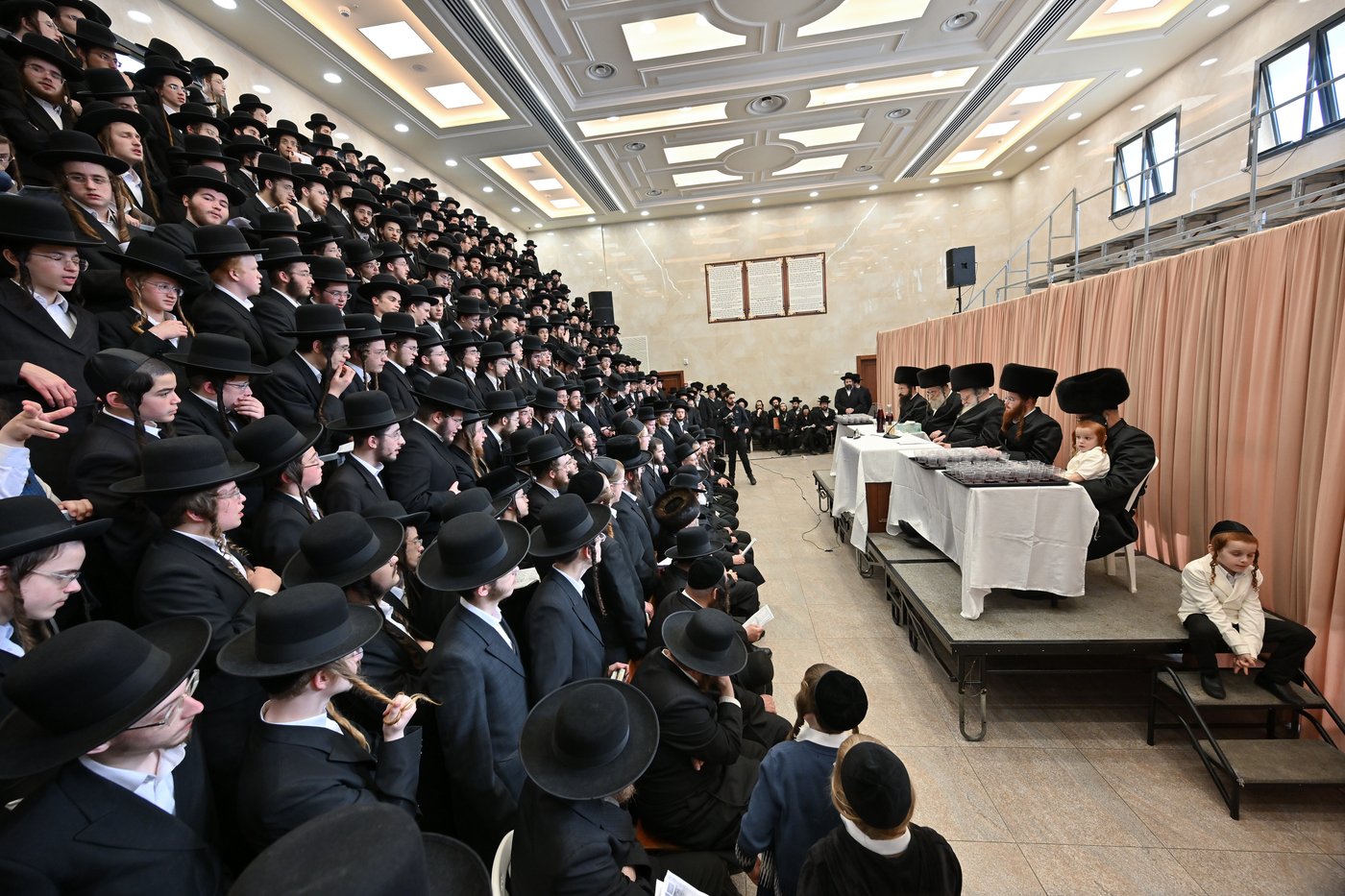מעמד הקבלת פנים בנישואי נכדת הגר"ש אלתר