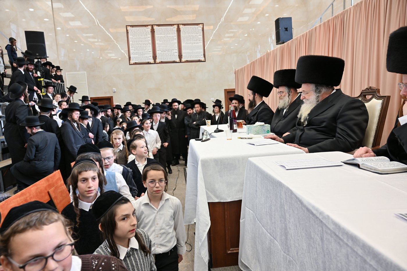 מעמד הקבלת פנים בנישואי נכדת הגר"ש אלתר