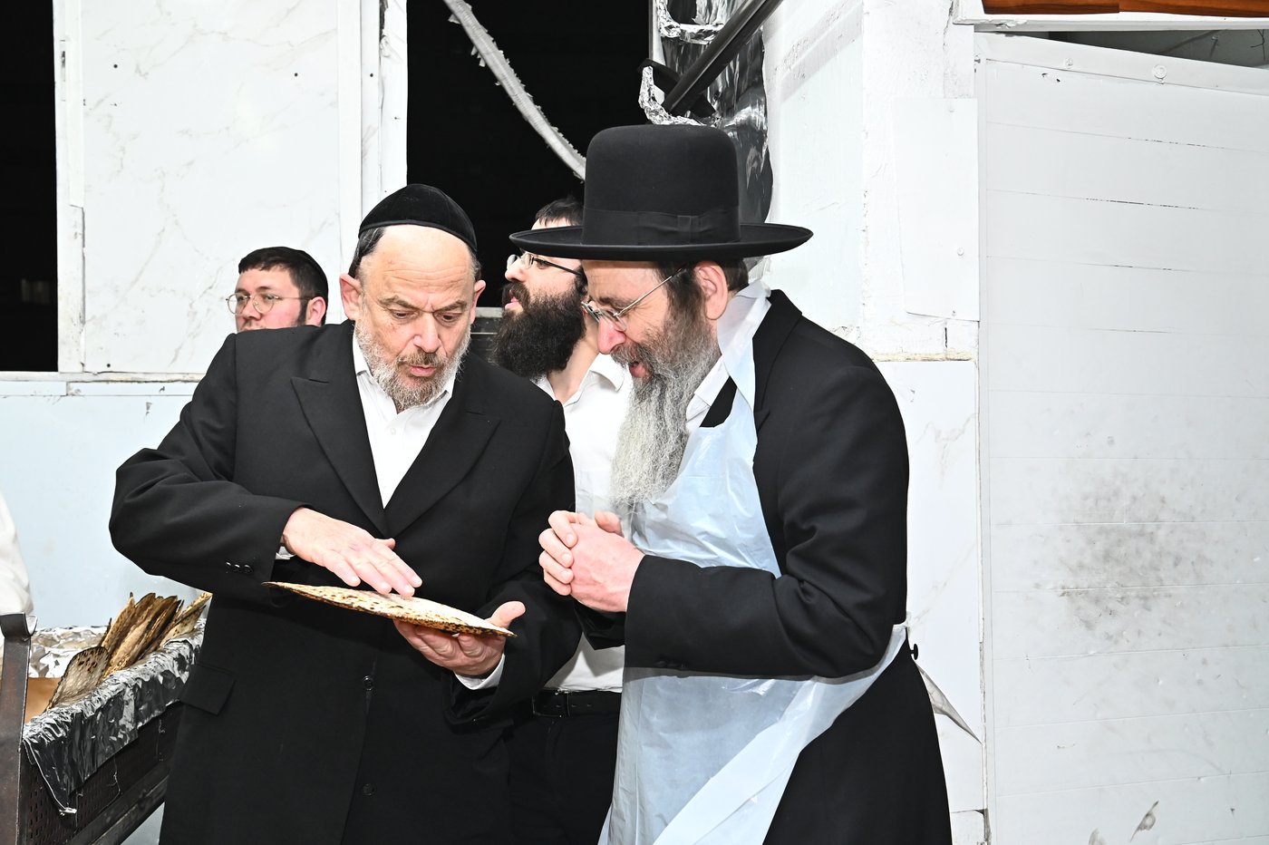 הגאון רבי בנימין פינקל באפיית מצות