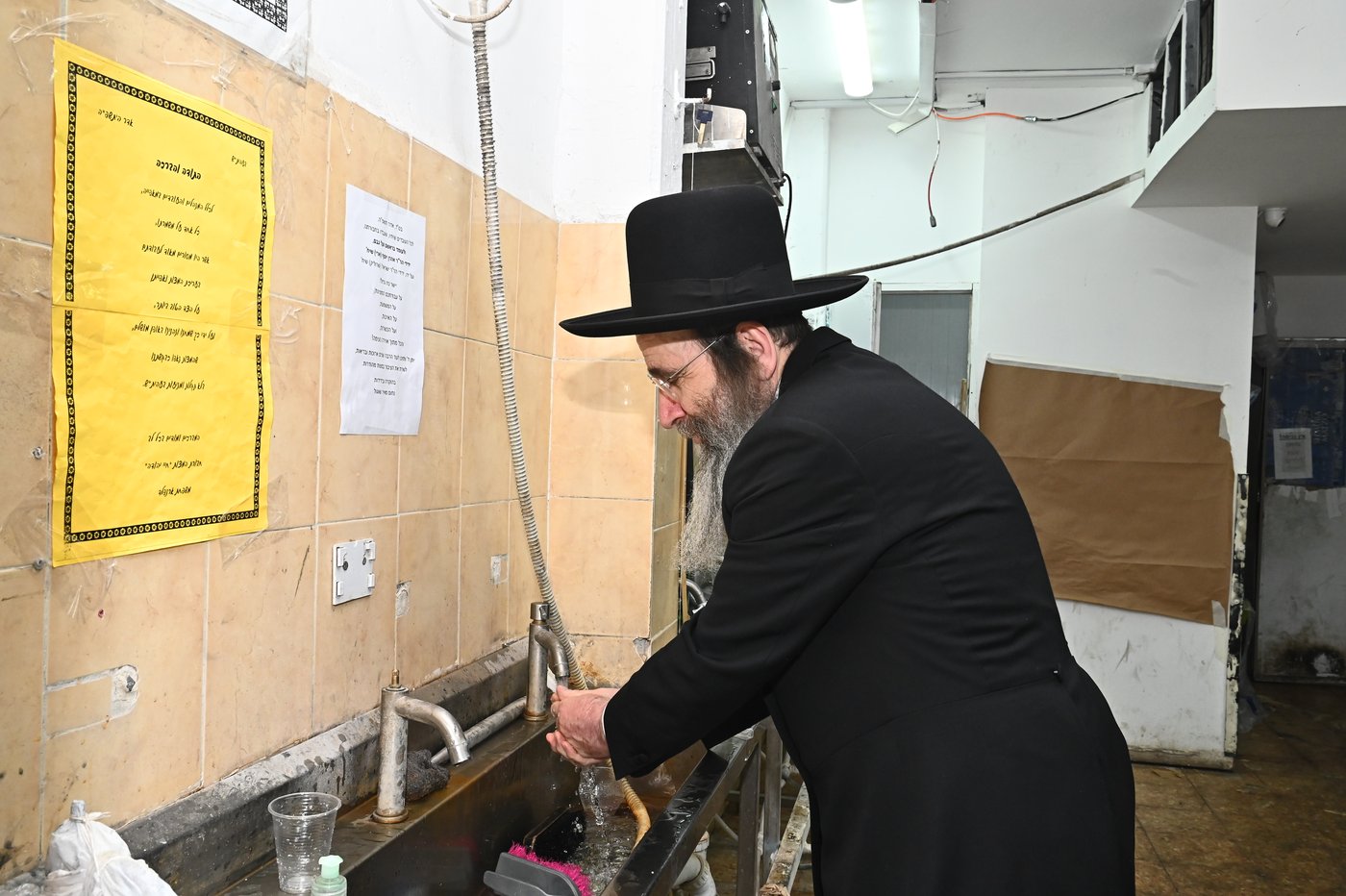 הגאון רבי בנימין פינקל באפיית מצות