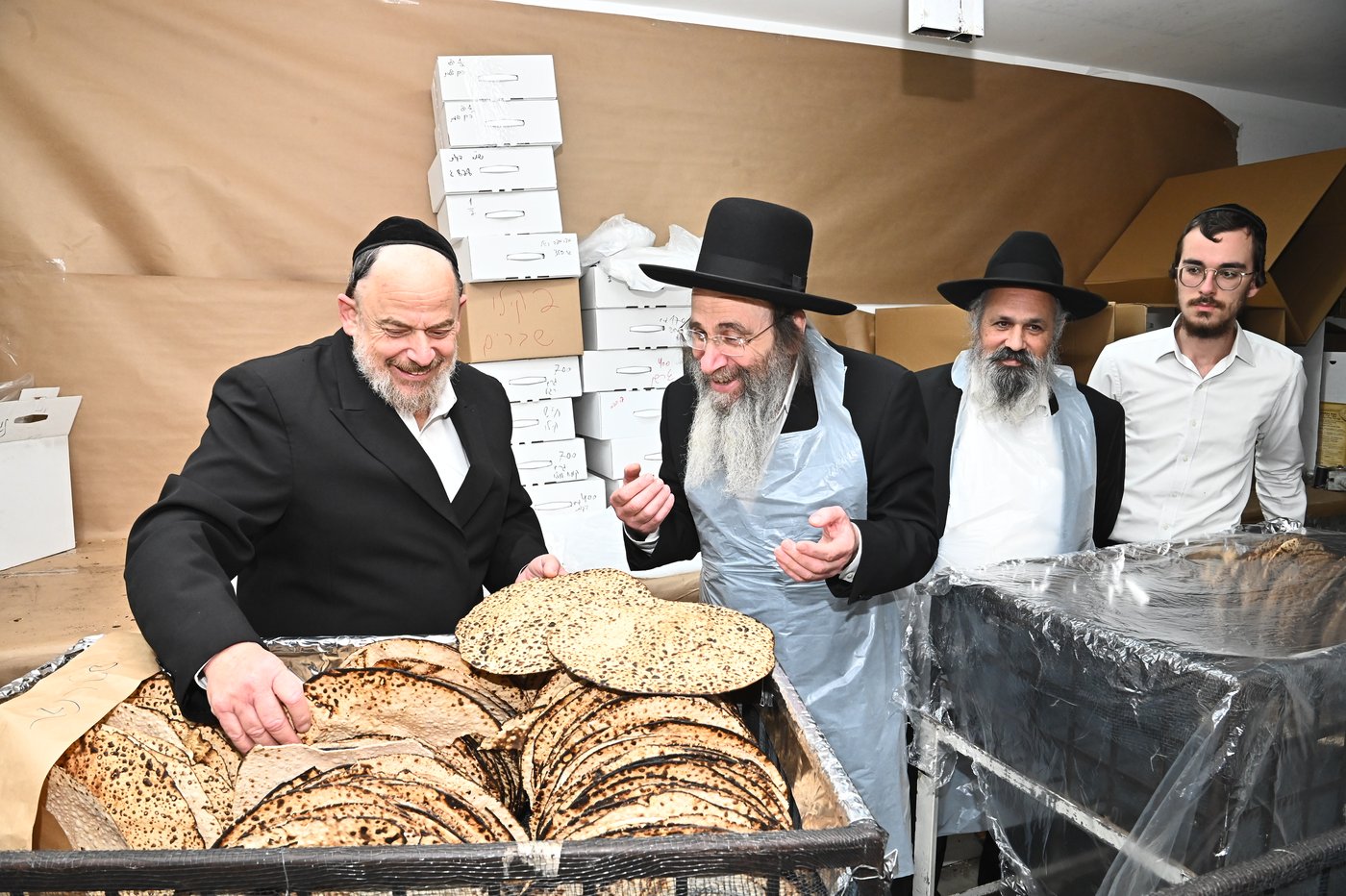 הגאון רבי בנימין פינקל באפיית מצות
