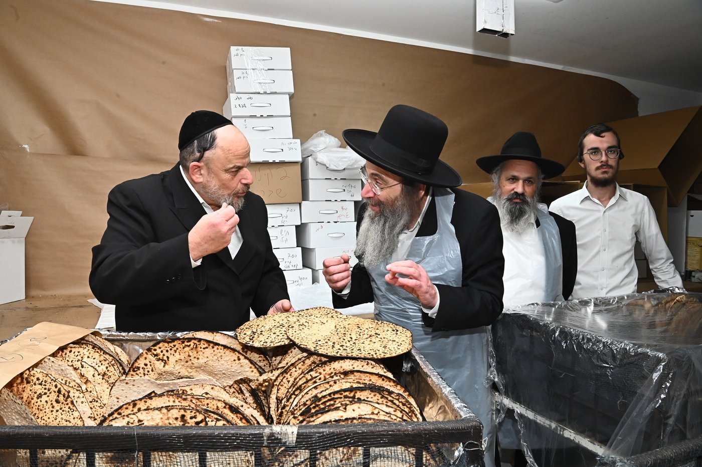 הגאון רבי בנימין פינקל באפיית מצות