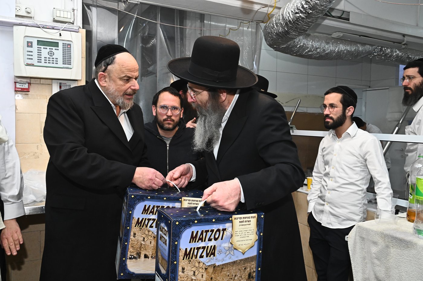 הגאון רבי בנימין פינקל באפיית מצות
