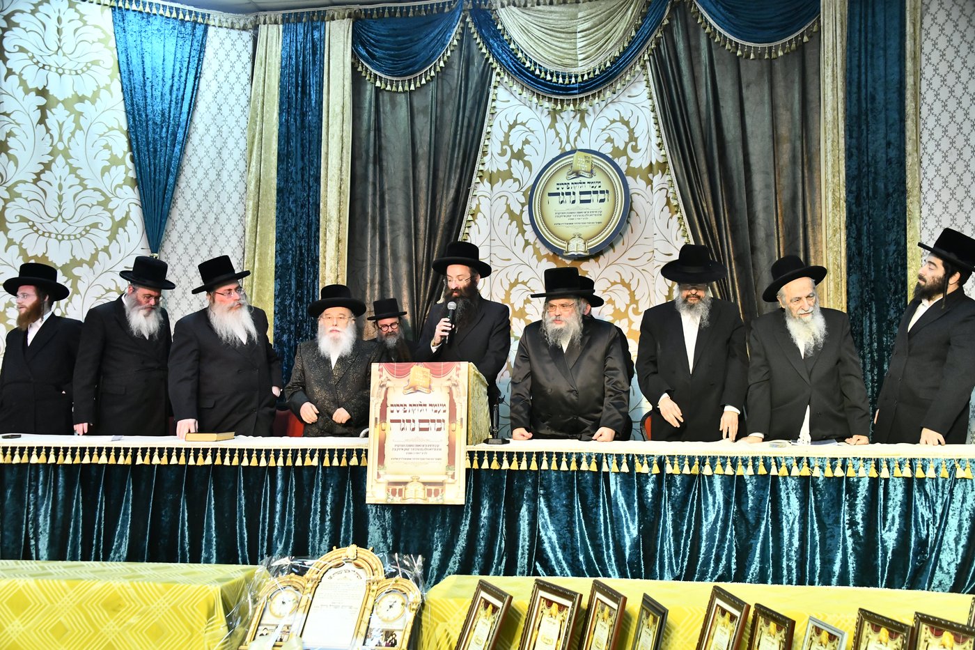 חלוקת פרסים בת"ת הבעש"ט בפ"ת