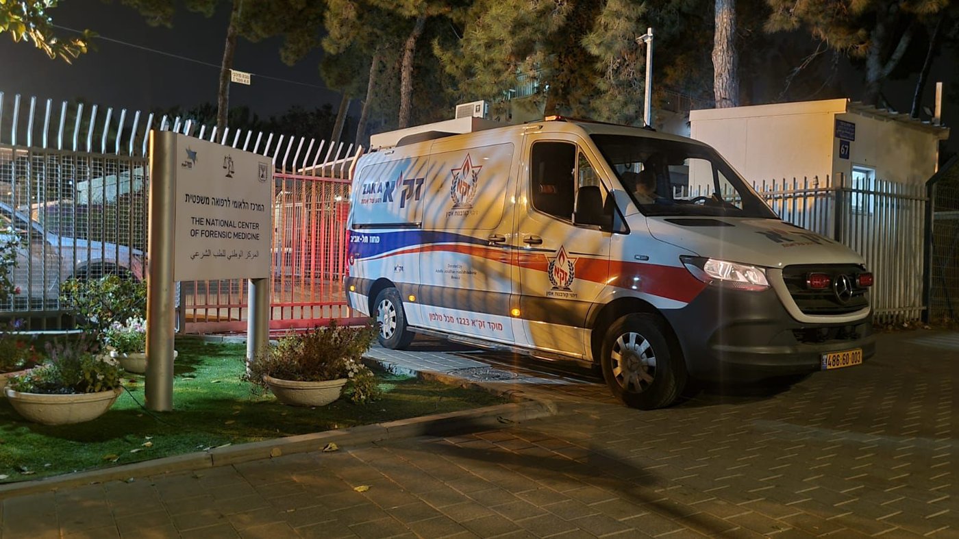 גופת הילד מובאת למכון המשפטי לפני ההלויה