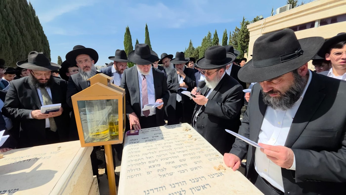 חמש שנים להסתלקותו: המונים בציון הראש"ל הרב אליהו בקשי דורון זצ"ל