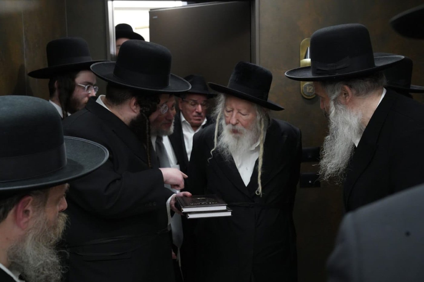 מבחן מזומנים בחצה"ק גור - בבית הגבאי ר' לייבי פזניצבסקי