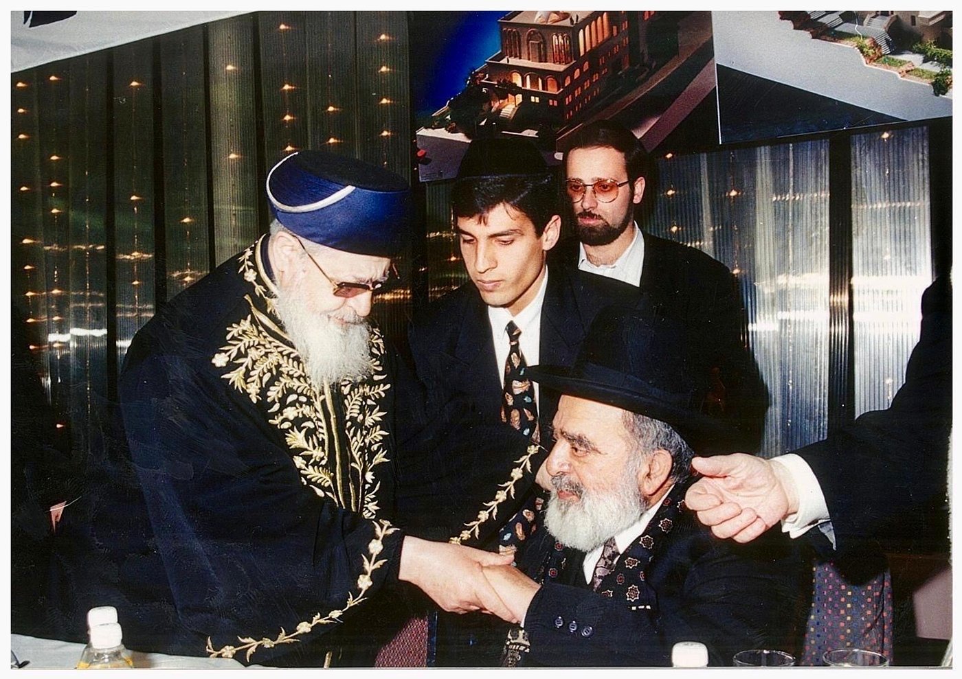 הרב עובדיה והרב אבא שאול זצ"ל