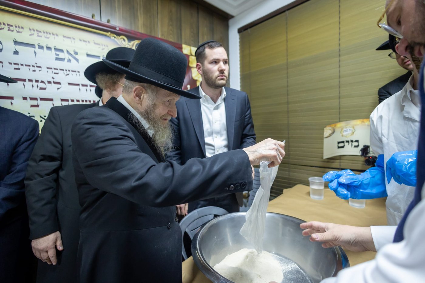 אפיית מצות עם הגר"ד סגל