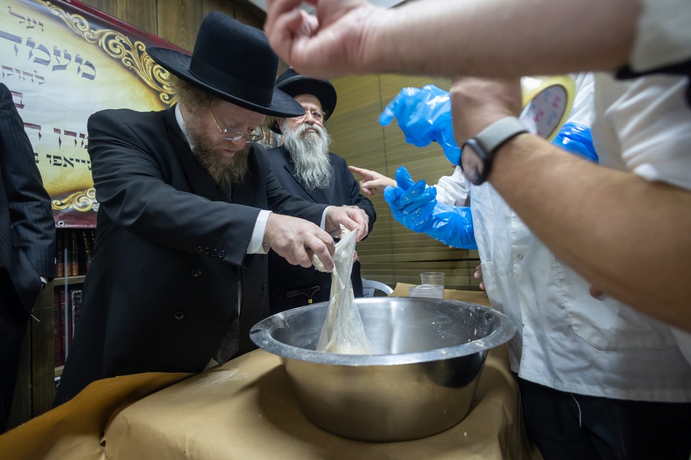אפיית מצות עם הגר"ד סגל