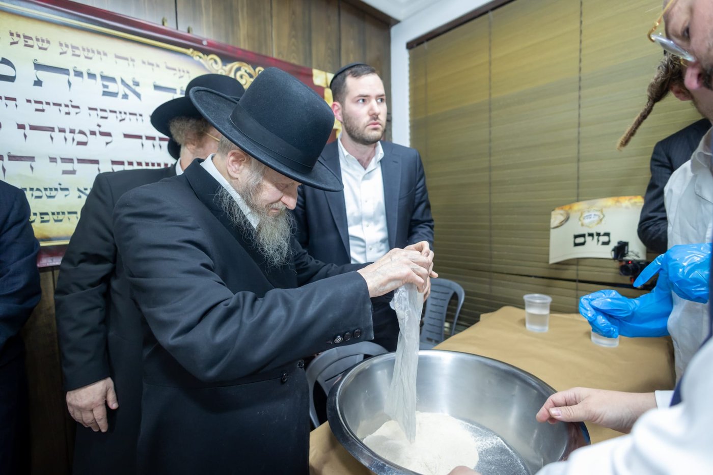 אפיית מצות עם הגר"ד סגל