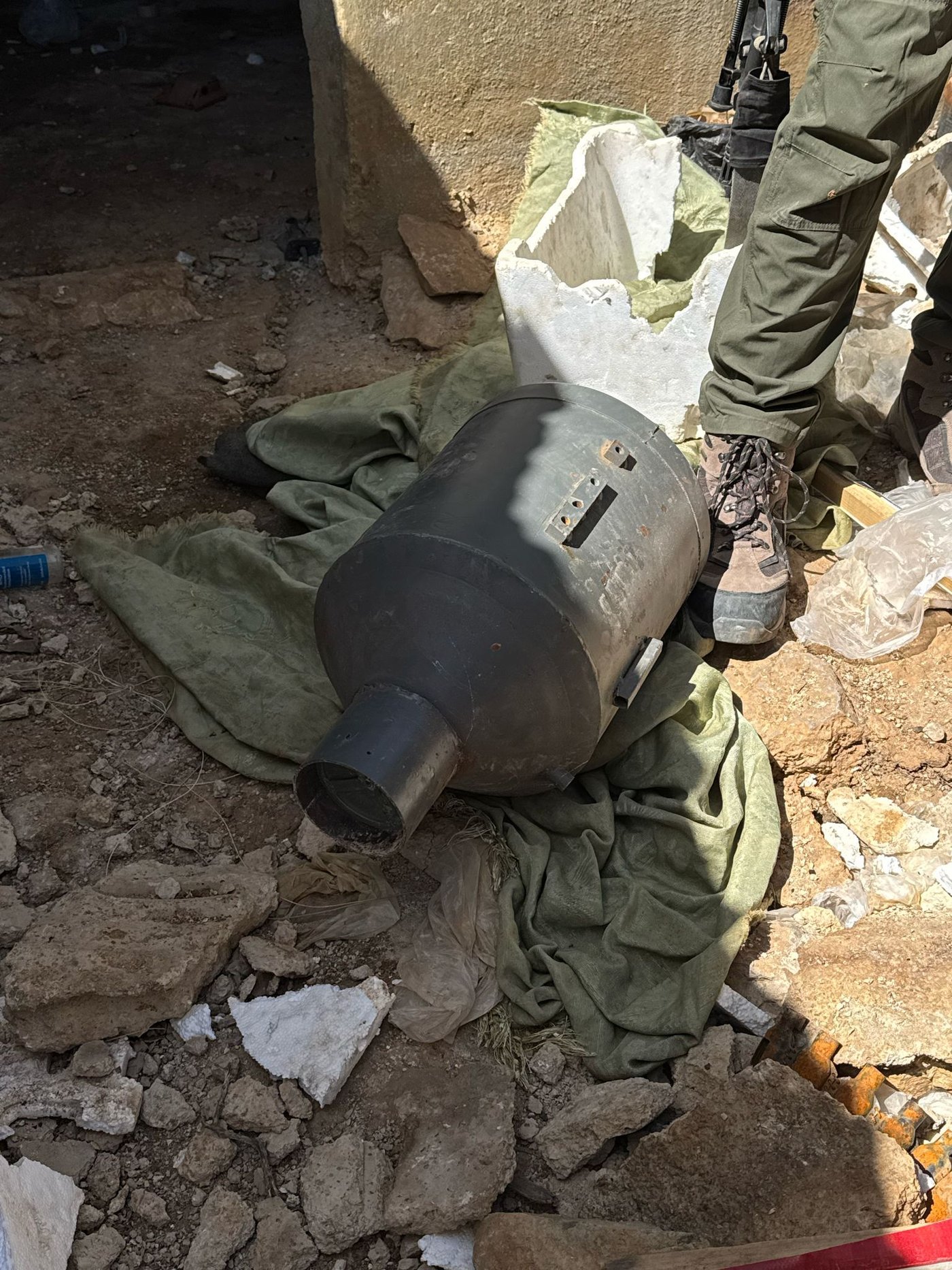 ווסטים ומטען במשקל של עשרות קילוגרמים שאותרו והוחרמו