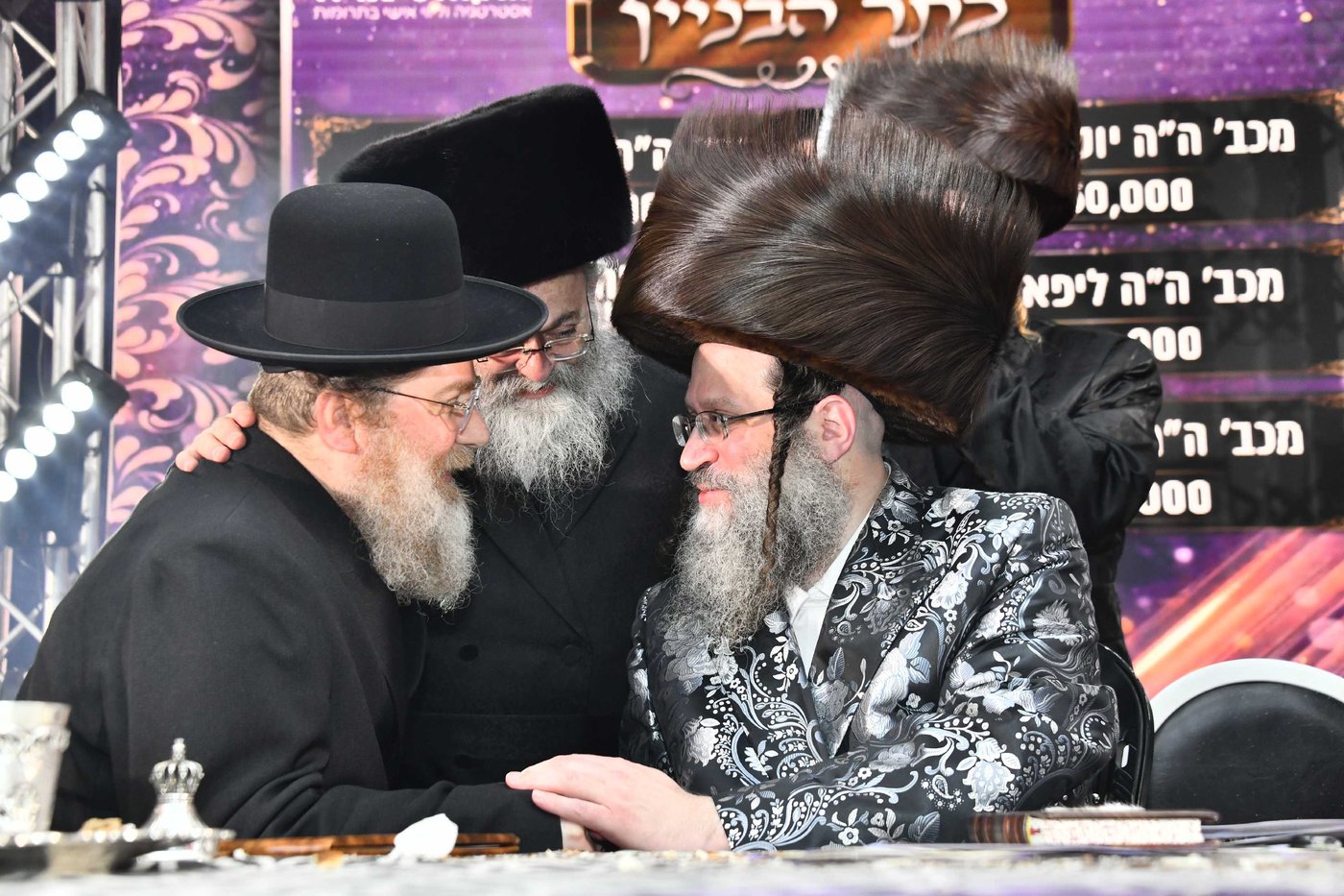 הכנסת ס"ת בחצה"ק ביטשקוב