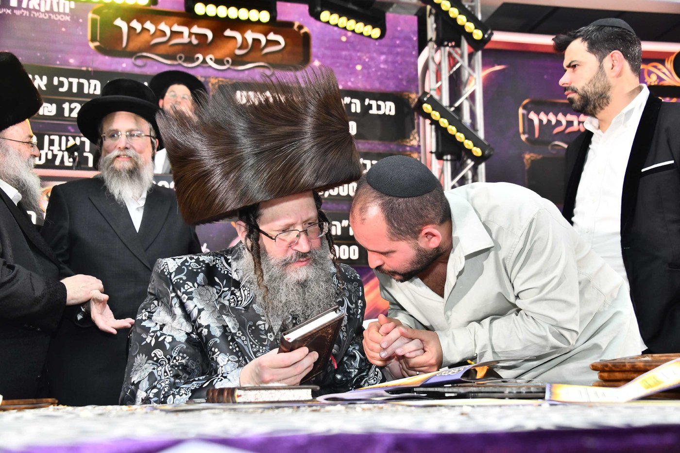 הכנסת ס"ת בחצה"ק ביטשקוב