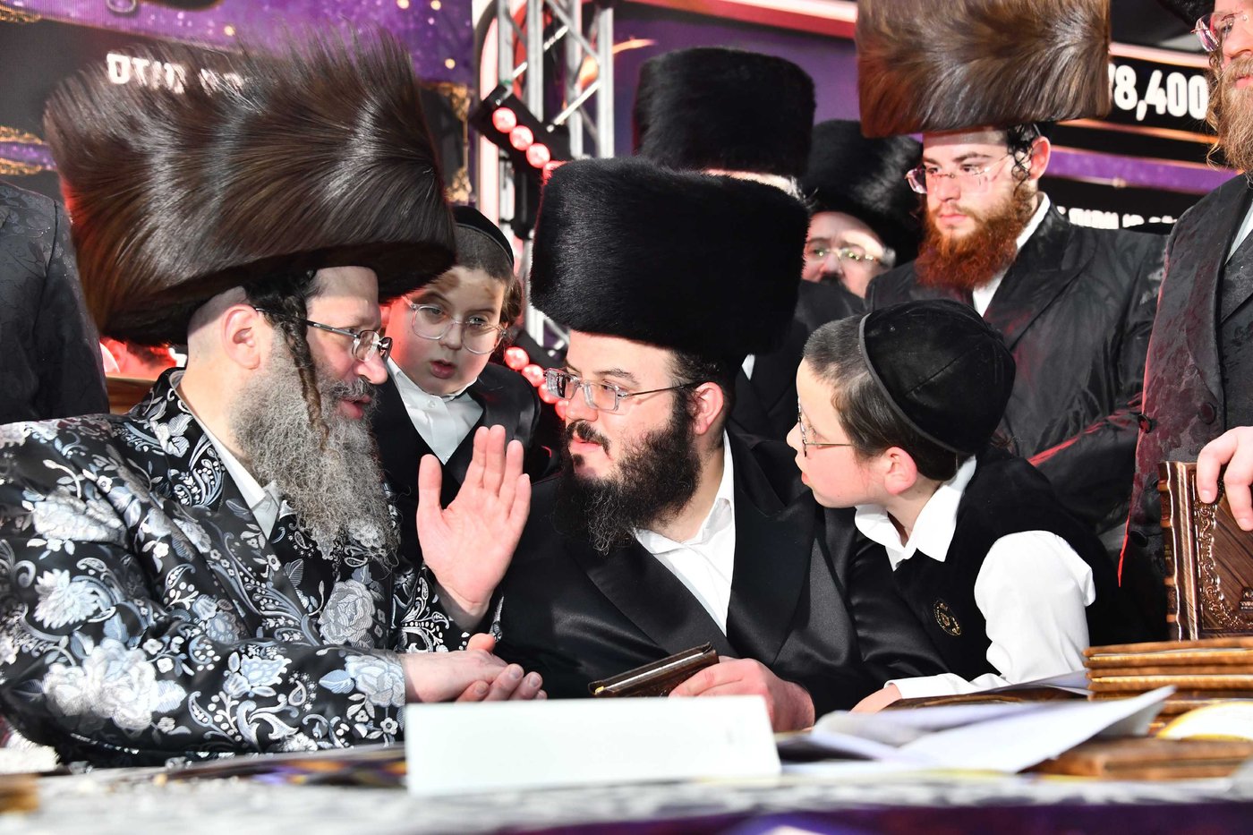 הכנסת ס"ת בחצה"ק ביטשקוב