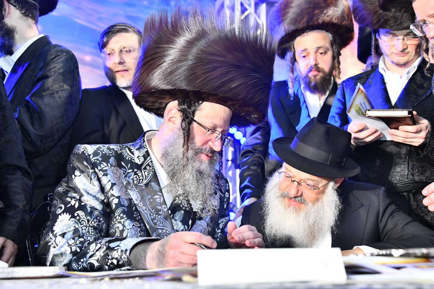 הכנסת ס"ת בחצה"ק ביטשקוב
