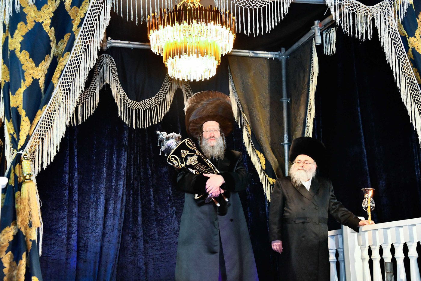 הכנסת ס"ת בחצה"ק ביטשקוב