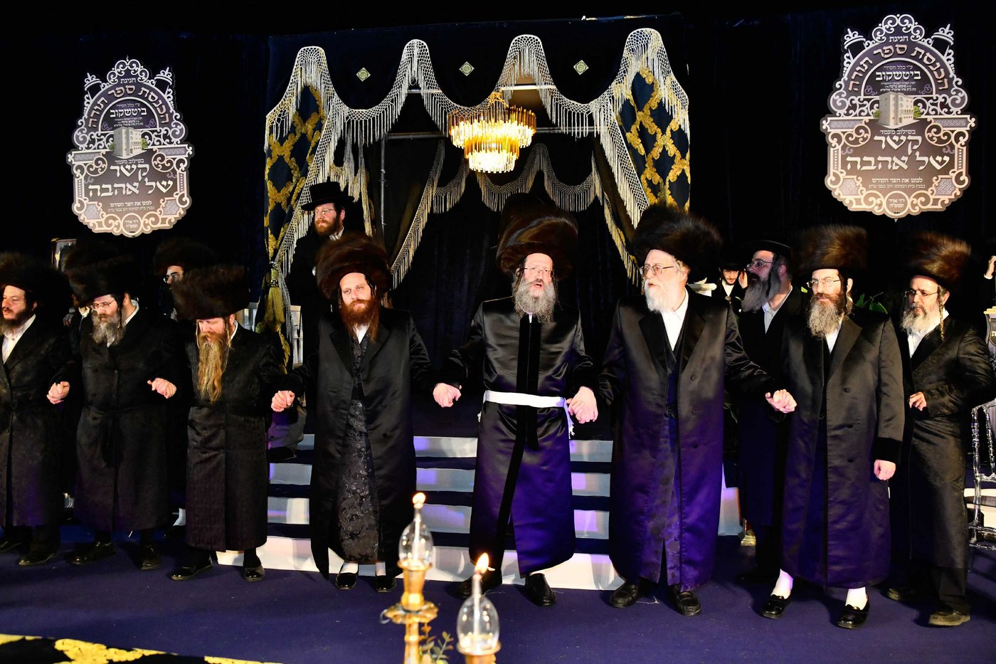 הכנסת ס"ת בחצה"ק ביטשקוב