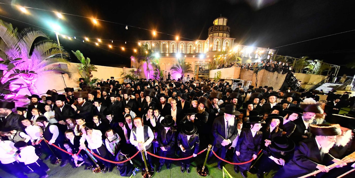 הכנסת ס"ת בחצה"ק ביטשקוב
