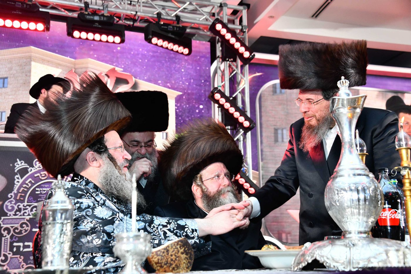הכנסת ס"ת בחצה"ק ביטשקוב