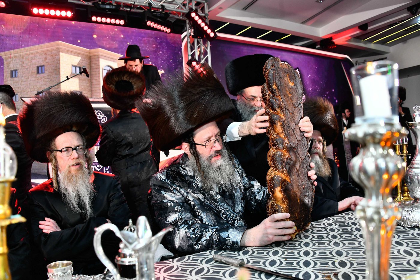 הכנסת ס"ת בחצה"ק ביטשקוב