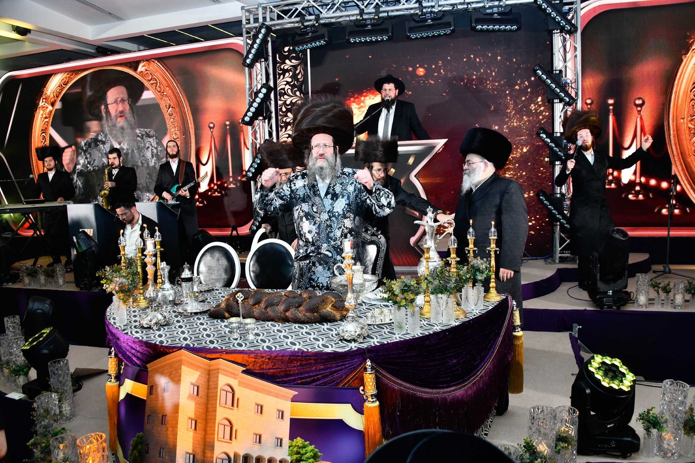 הכנסת ס"ת בחצה"ק ביטשקוב
