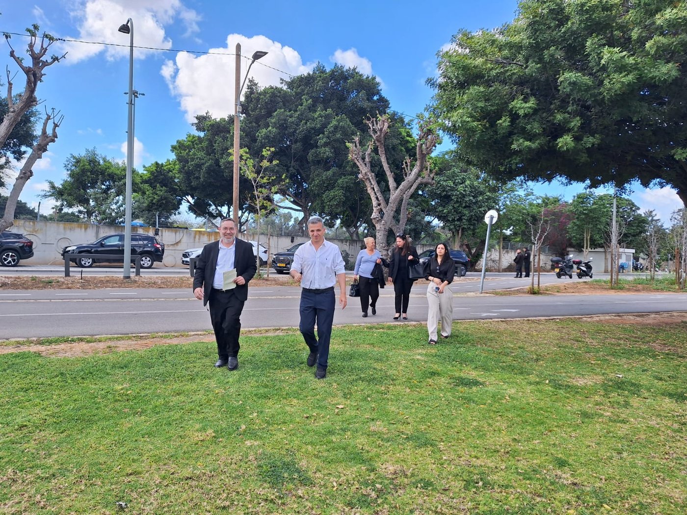 המקובל הגה"צ ר' דוד בצרי, בברכת האילנות ב'פארק הלאומי'