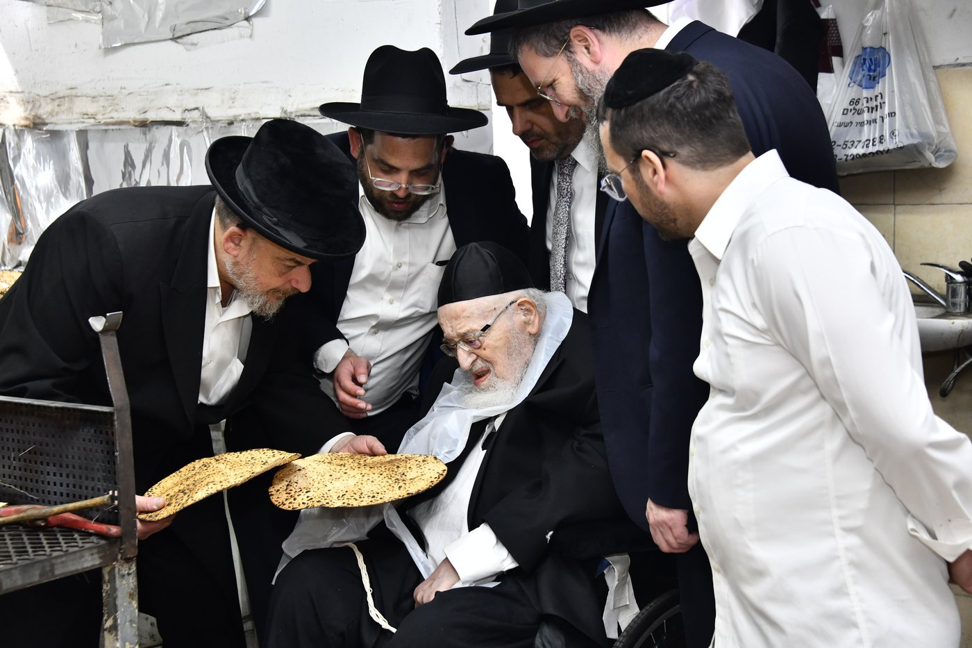 הגרמ"צ ברגמן באפיית מצות