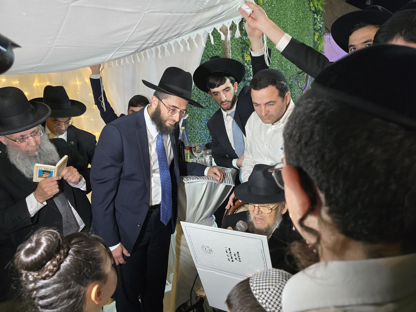 שמחת נישואי נכדת הגר"מ מאזוז