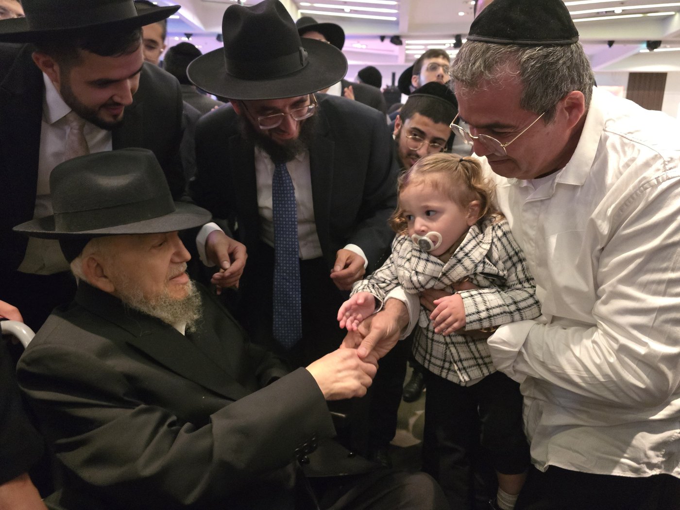 שמחת נישואי נכדת הגר"מ מאזוז