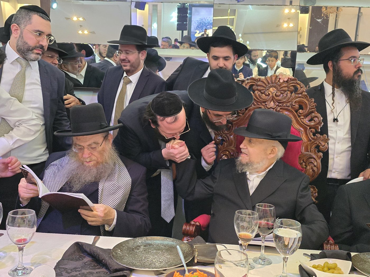 שמחת נישואי נכדת הגר"מ מאזוז
