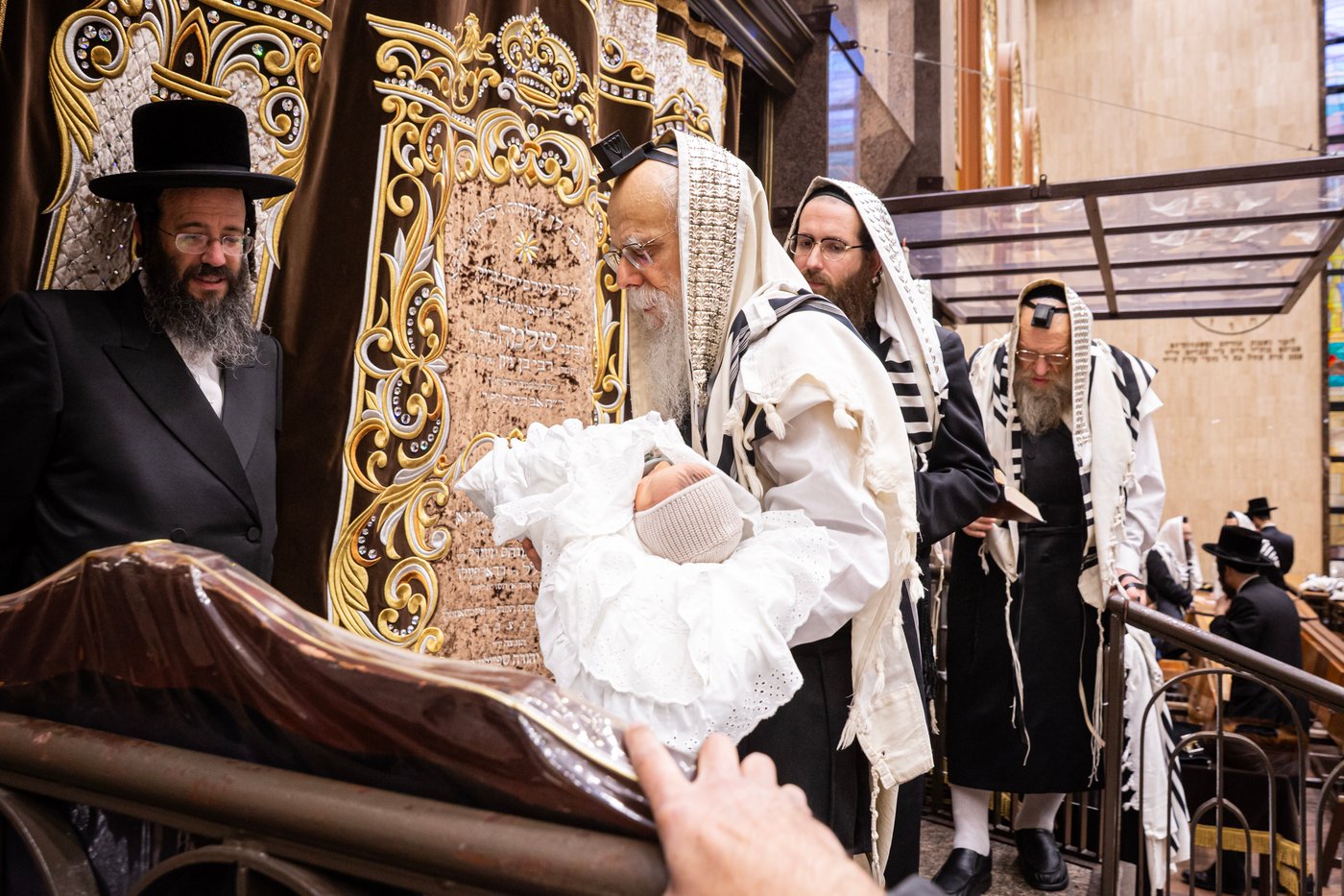 שמחת הברית לנכד האדמו"ר מבאבוב
