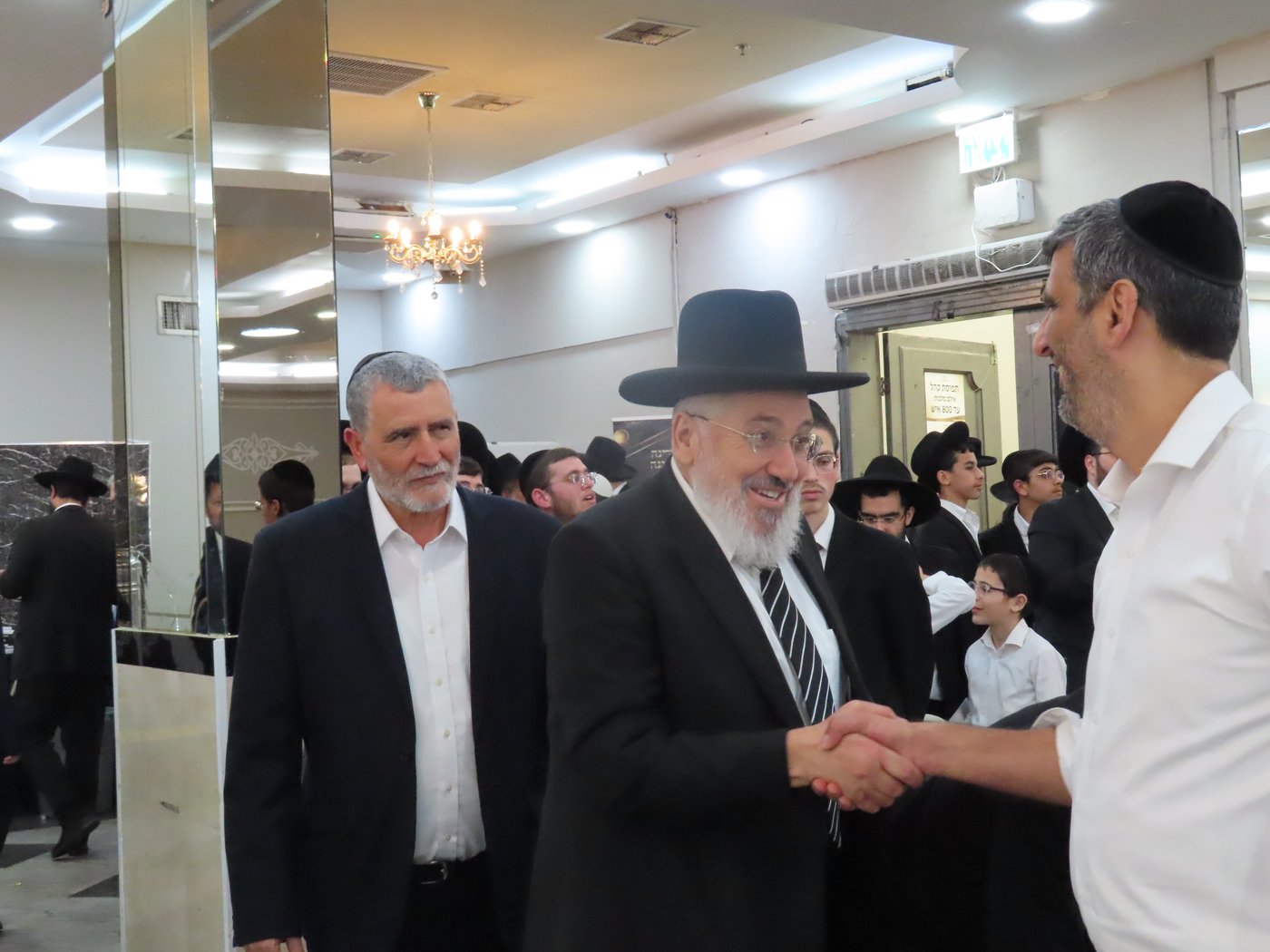 שמחת נישואי בן הגר"צ אשכנזי עם בת הגר"ש לוי