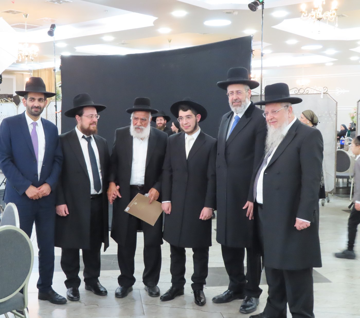 שמחת נישואי בן הגר"צ אשכנזי עם בת הגר"ש לוי