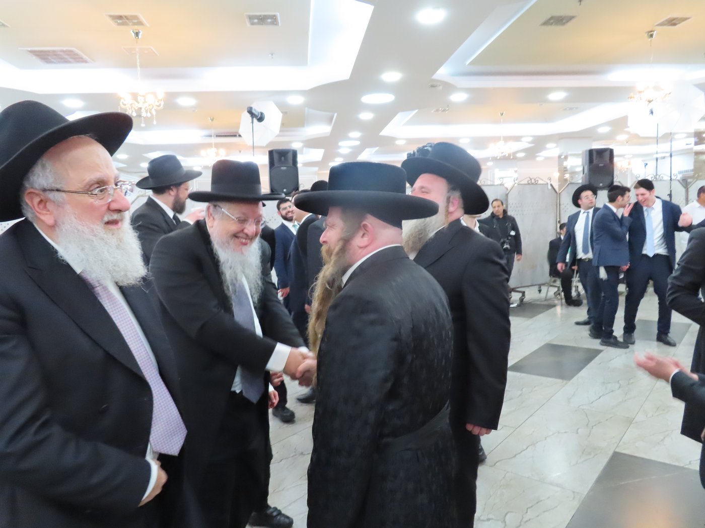 שמחת נישואי בן הגר"צ אשכנזי עם בת הגר"ש לוי