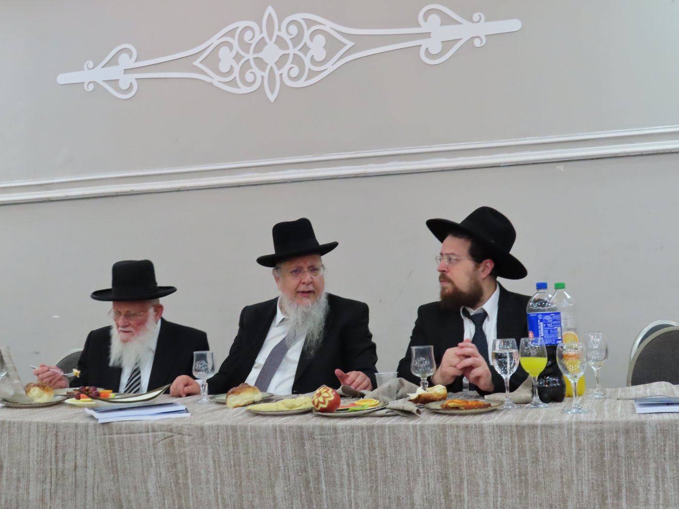 שמחת נישואי בן הגר"צ אשכנזי עם בת הגר"ש לוי