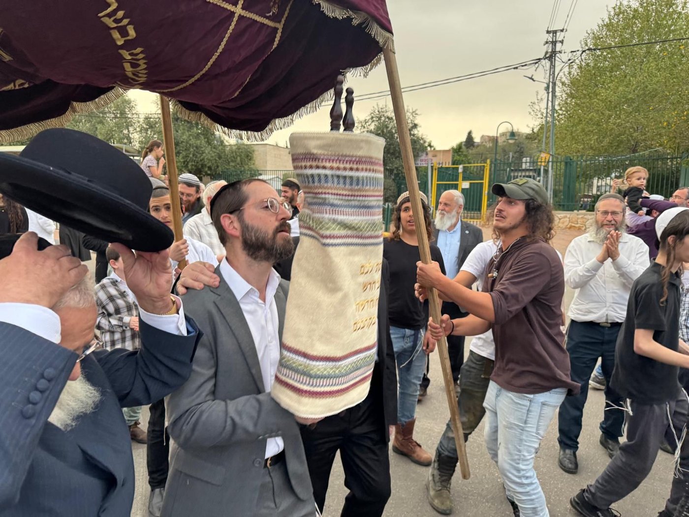 הכנסת ספר התורה