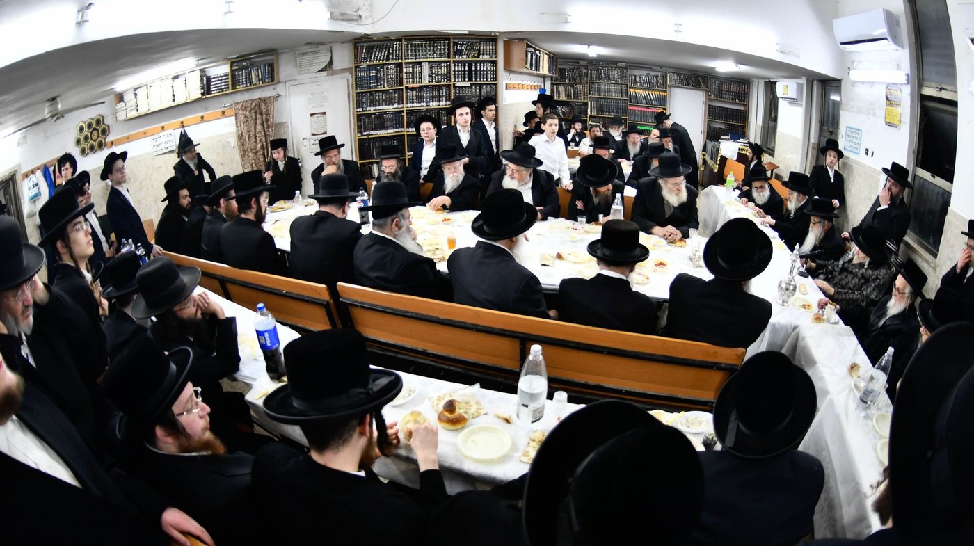 סעודת הודאה בחצה"ק טעמשוואר