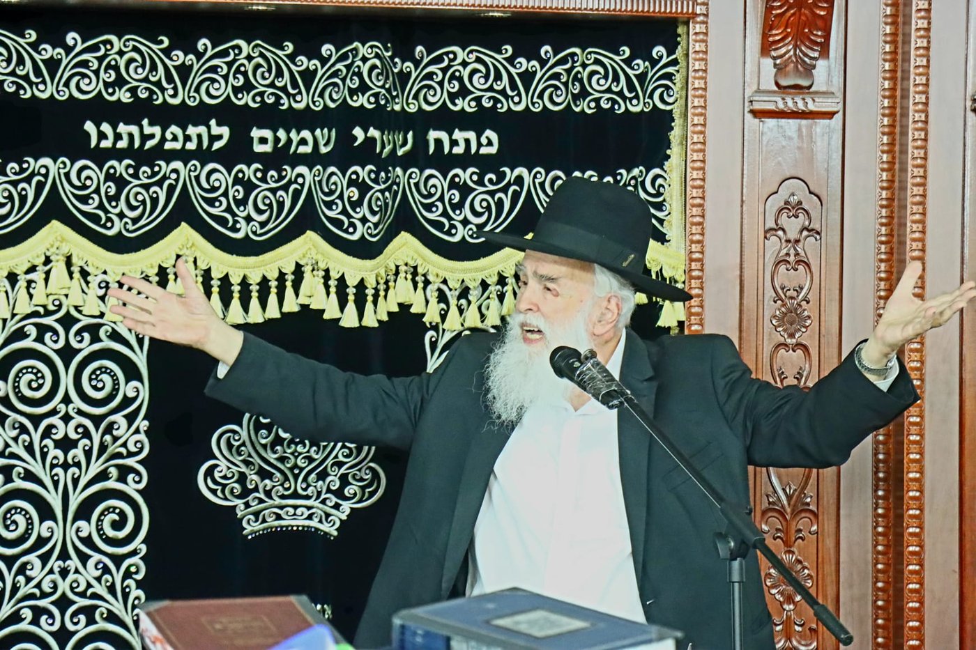 הגאון רבי יעקב ישראל בייפוס בשיחת הכנה לפסח