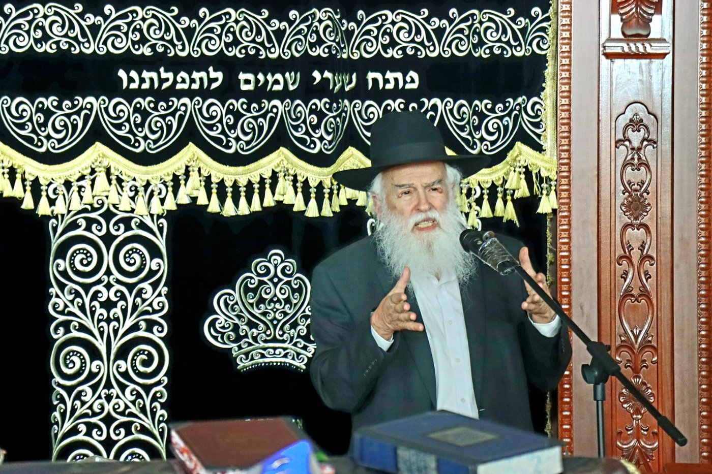 הגאון רבי יעקב ישראל בייפוס בשיחת הכנה לפסח